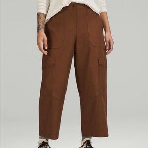 Lululemon Light Utilitech Cargo Pocket High-Rise Crop Pant
Roasted Brown